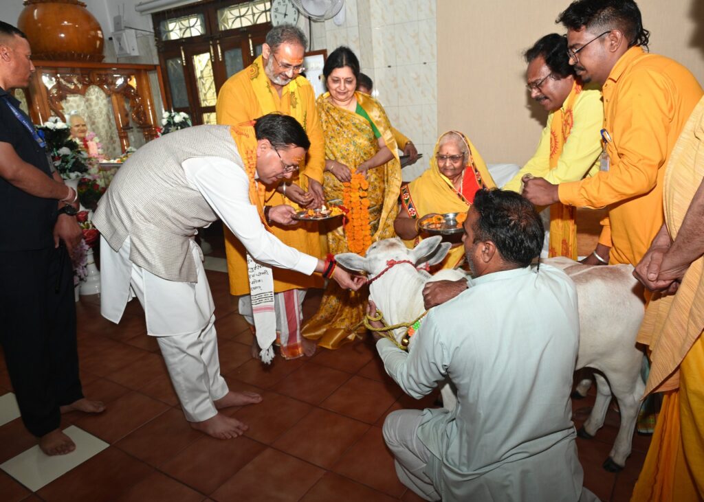 CM Pushkar Singh Dhami offering prayers at Shantikunj Dev Sanskriti University in Haridwar
