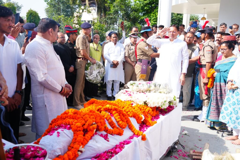 बीसी खंडूड़ी को राजकीय सम्मान के साथ दी गई अंतिम विदाई, खड़खड़ी श्मशान घाट पर हुआ अंतिम संस्कार