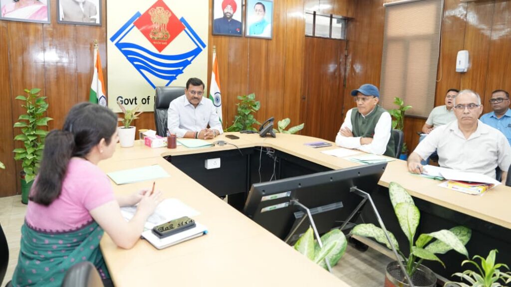 उत्तराखण्ड में बागवानी को बढ़ावा, मुख्य सचिव आनन्द बर्द्धन ने दिए योजनाएं बनाने के निर्देश