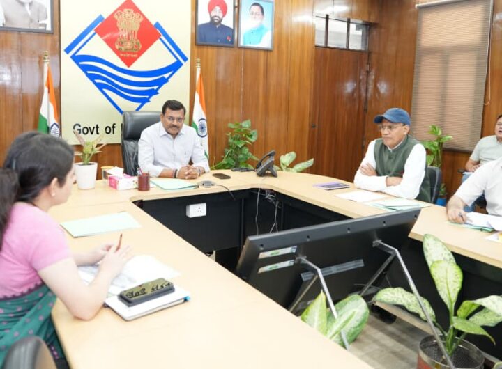 उत्तराखण्ड में बागवानी को बढ़ावा, मुख्य सचिव आनन्द बर्द्धन ने दिए योजनाएं बनाने के निर्देश