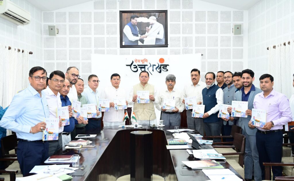 CM धामी ने ‘सौर जागरूकता पुस्तिका’ का किया विमोचन