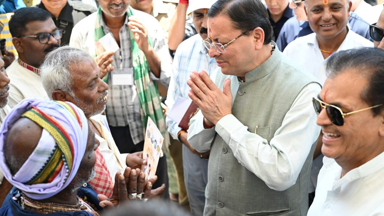 CM धामी ने ऋषिकेश ट्रांजिट कैंप का किया औचक निरीक्षण, श्रद्धालुओं से लिया यात्रा व्यवस्थाओं का फीडबैक